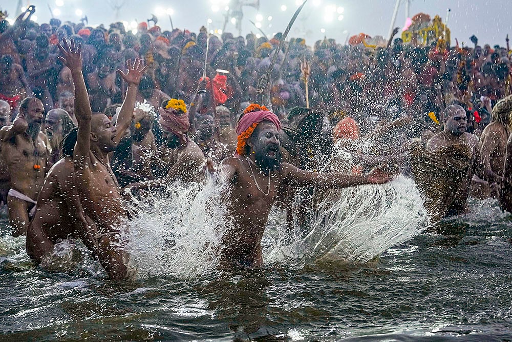 Maha Kumbh Mela 2025 Holy dip on Basant Panchami at Sangam in Prayagraj pic_6