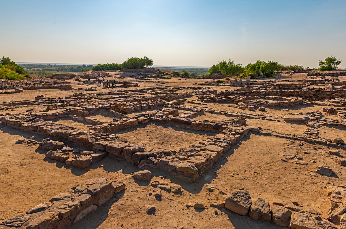 Shutterstock : Ruins of ancient city Dholavira in Kutch, Gujarat