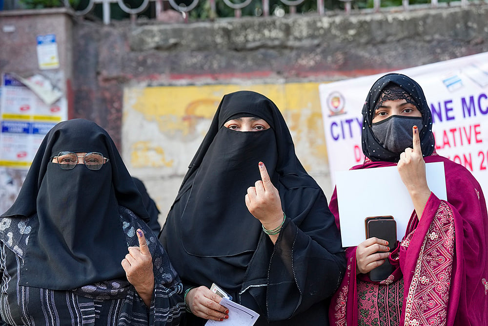 Delhi polls: People cast vote