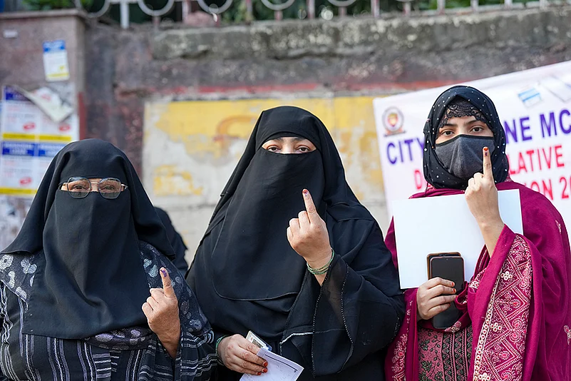 Delhi polls: People cast vote
