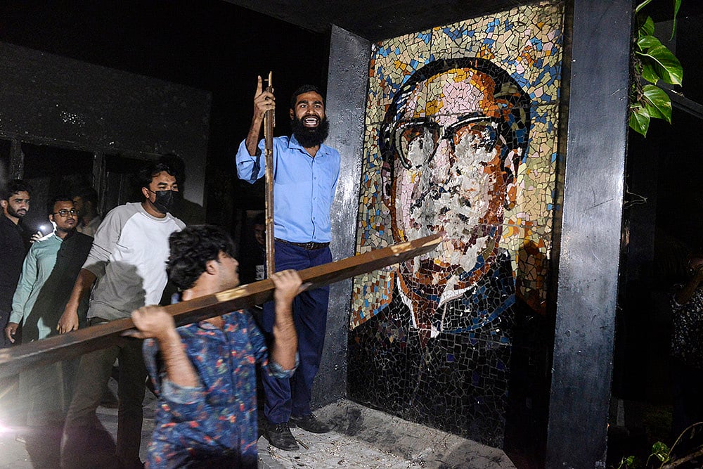 Bangladesh Protest Sheikh Mujibur Rahman House Demolished in Dhaka_2