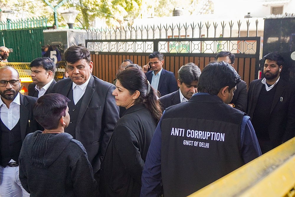 ACB team reaches Kejriwals residence