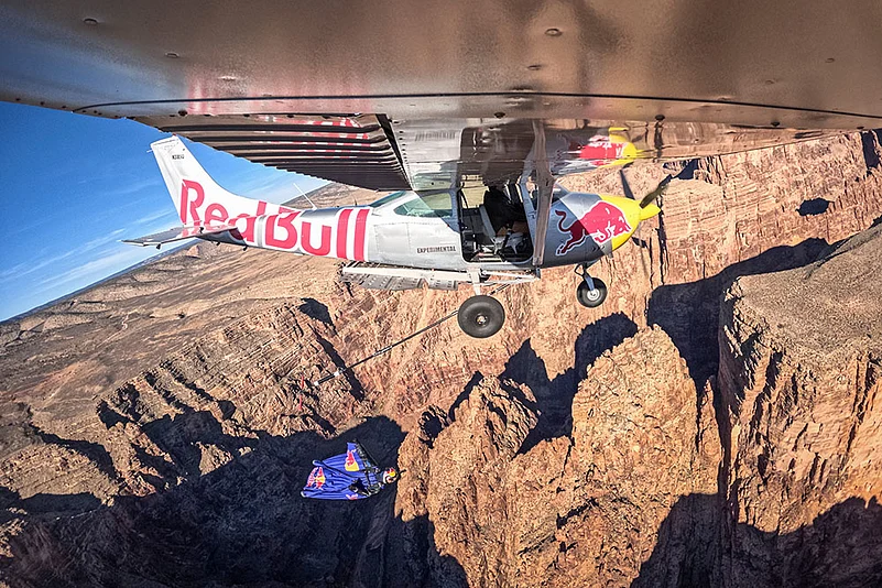 German Skydiver Max Manow Redefines Human Flight: Max Manow and Luke Aikins