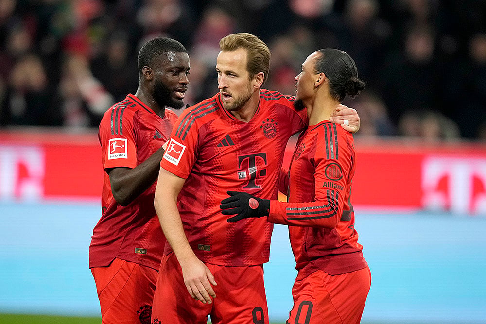| Photo: AP/Matthias Schrader : Bundesliga 2024-25: Bayern's Leroy Sane is congratulated by Bayern's Harry Kane
