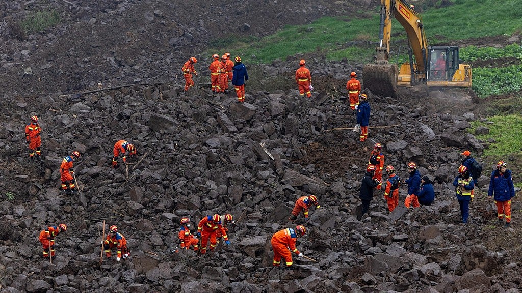 AP : In this photo released by Xinhua News Agency, rescuers search for victims in the aftermath of a landslide in Junlian county near the city of Yibin in southwestern China's Sichuan Province on Sunday, Feb. 9, 2025.