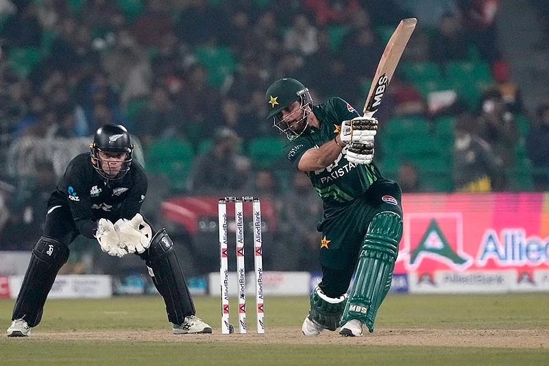 Pakistan Tri-Series Cricket: NZ vs PAK
