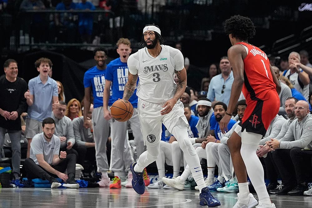NBA Basketball Game: Dallas Mavericks vs Houston Rockets
