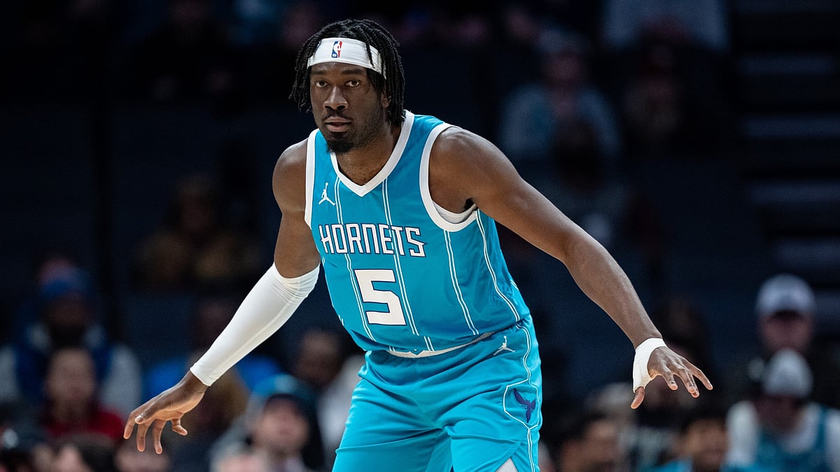 Mark Williams #5 of the Charlotte Hornets plays against the Washington Wizards during their game at Spectrum Center on February 03, 2025 in Charlotte, North Carolina. - null