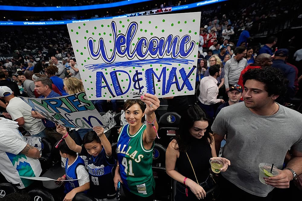 NBA Basketball: Houston Rockets vs Dallas Mavericks
