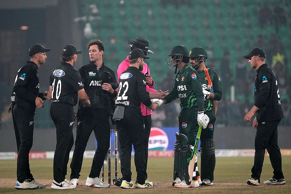 | Photo: AP/K.M. Chaudary : Pakistan Tri-Series Cricket: Pakistan vs New Zealand
