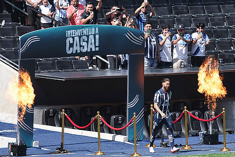 Mexico Football League: Fans take pictures of Sergio Ramos
