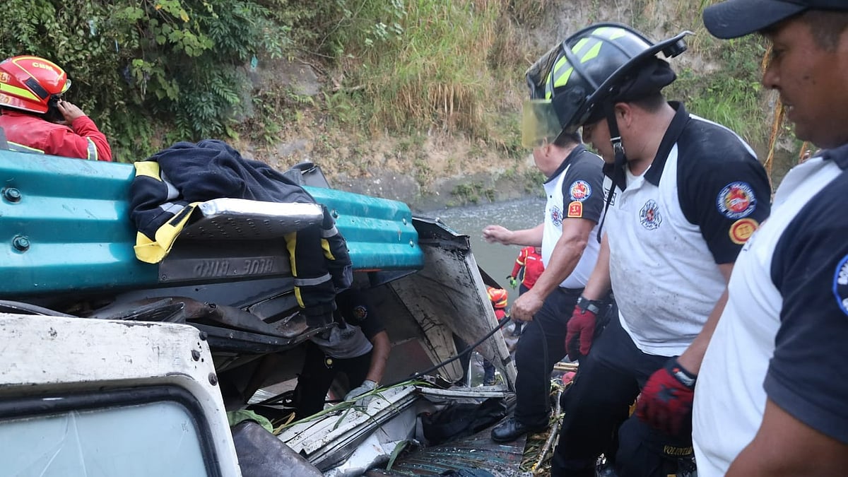 X/@BVoluntariosGT : Guatemala bus accident