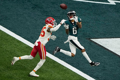 Super Bowl LIX, Eagles vs Chiefs: Eagles wide receiver DeVonta Smith (6) catches a touchdown pass 