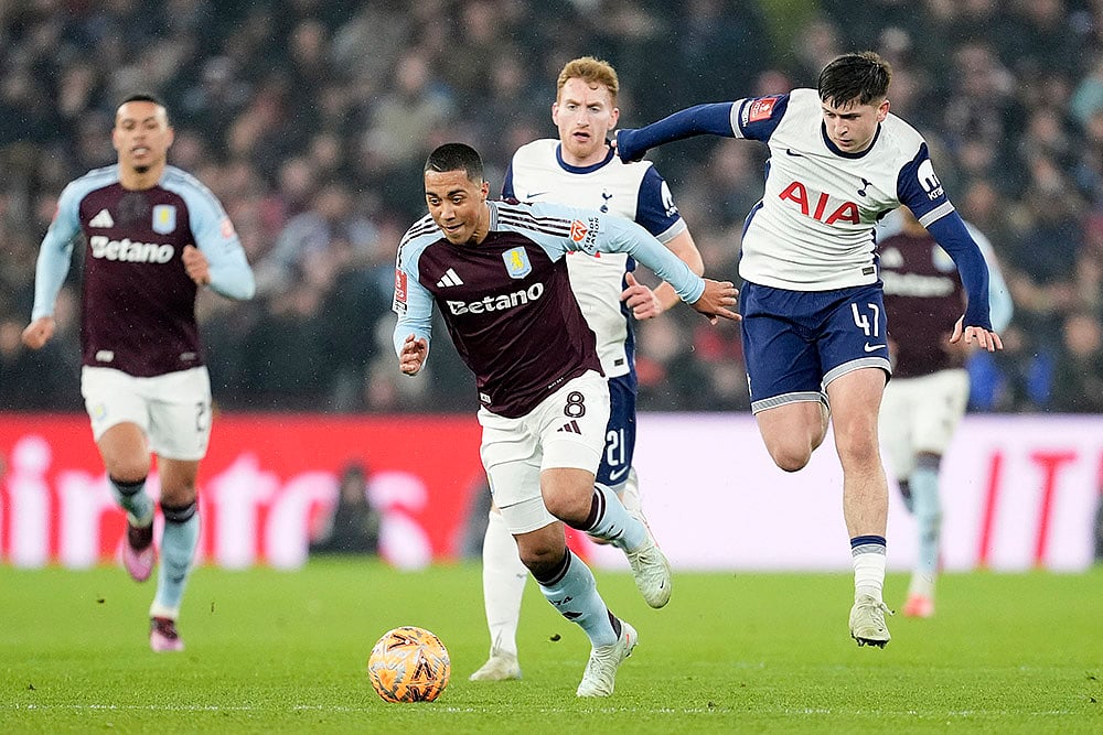 FA Cup Fourth Round Football match Aston Villa and Tottenham Hotspur: 