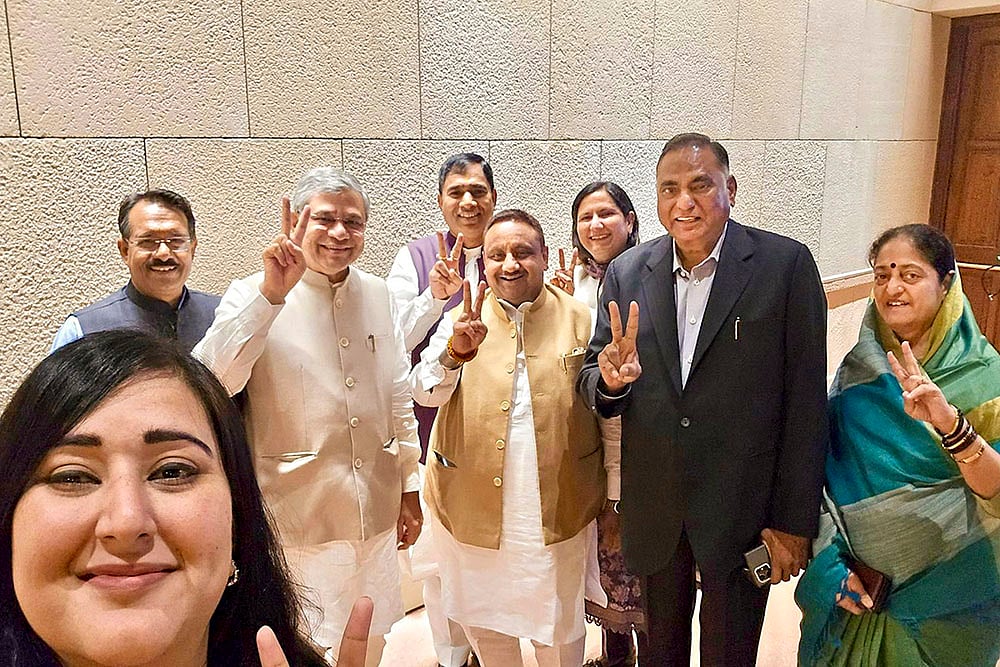 Ashwini Vaishnaw with Delhi MPs