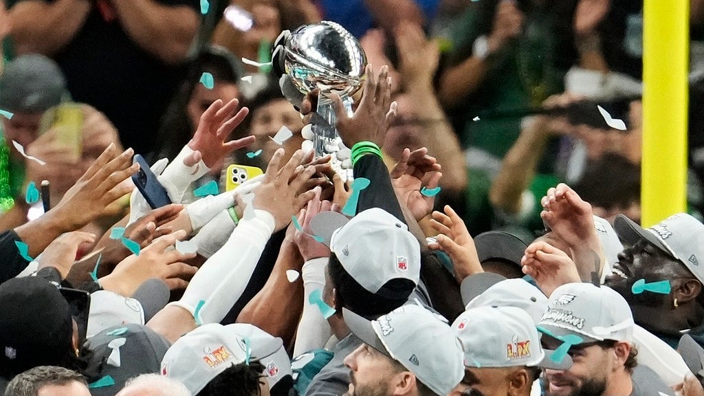 AP/Gerald Herbert : Philadelphia Eagles players holds the Vince Lombardi Trophy after the NFL Super Bowl 59 football game against the Kansas City Chiefs.