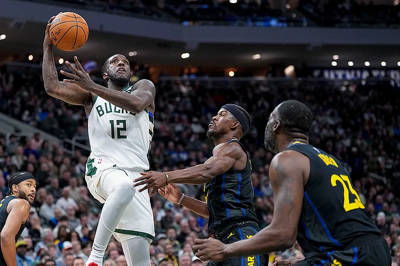 NBA Bakstball Golden State Warriors vs Milwaukee Bucks Basketball: Taurean Prince