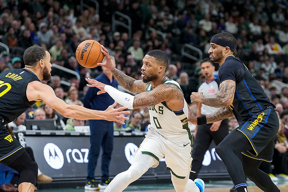 NBA Bakstball Golden State Warriors vs Milwaukee Bucks Basketball: Damian Lillard