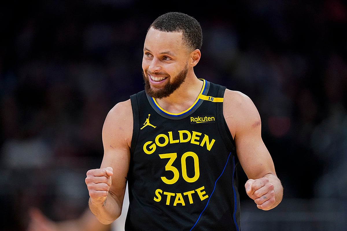 NBA Bakstball Golden State Warriors vs Milwaukee Bucks Basketball: Stephen Curry