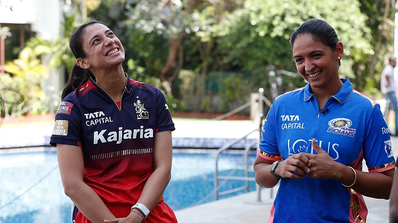 rcbians official X smriti and harmanpreet