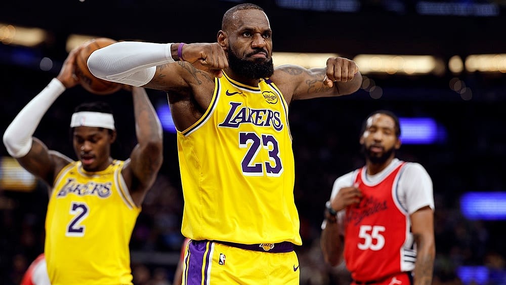 | Photo: AP/Kevork Djansezian : NBA 2024-25: Lakers forward LeBron James celebrates after scoring a basket 