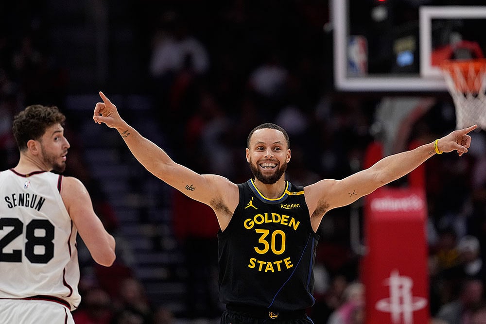 | Photo: AP/David J. Phillip : NBA: Golden State Warriors vs Houston Rockets