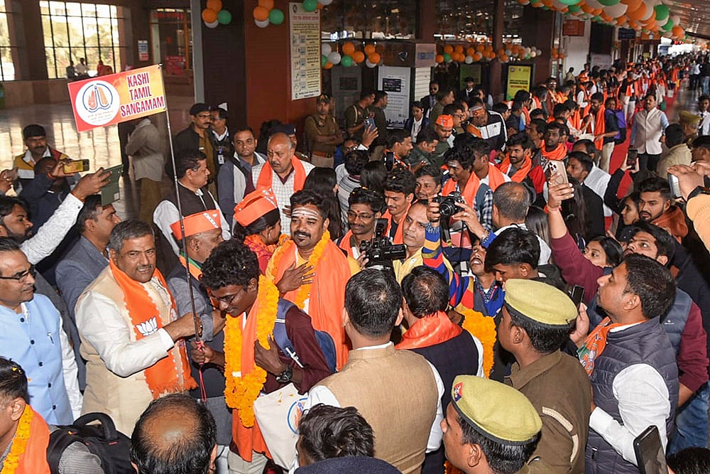 Delegates arrive for Kashi Tamil Sangamam 3.0