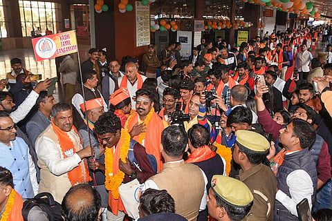 Delegates arrive for Kashi Tamil Sangamam 3.0