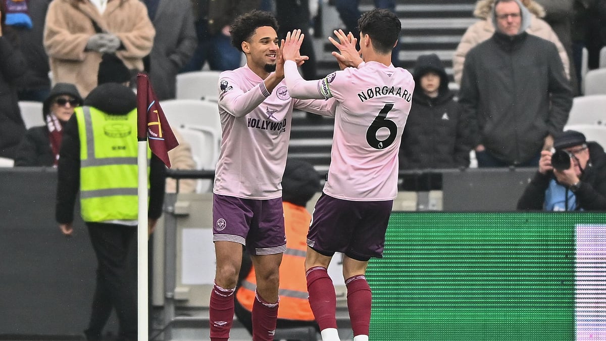 Schade and Norgaard celebrate Brentford's goal - null