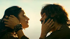 YouTube : A still of Kartik Aaryan and Sreeleela from Anurag Basu's musical drama