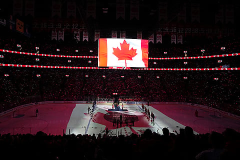 4 Nations Hockey USA vs Canada: Players and fans stand for Canadian national anthem