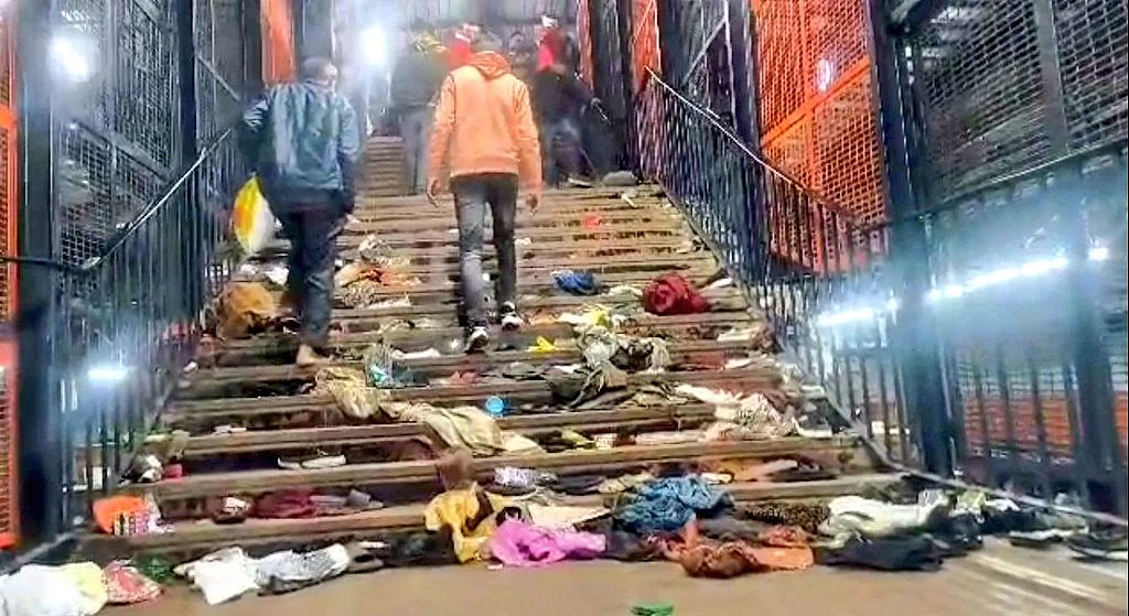 x.com/AdvRukhsana Sayed : Stampede broke out at New Delhi station killing at least 15 people