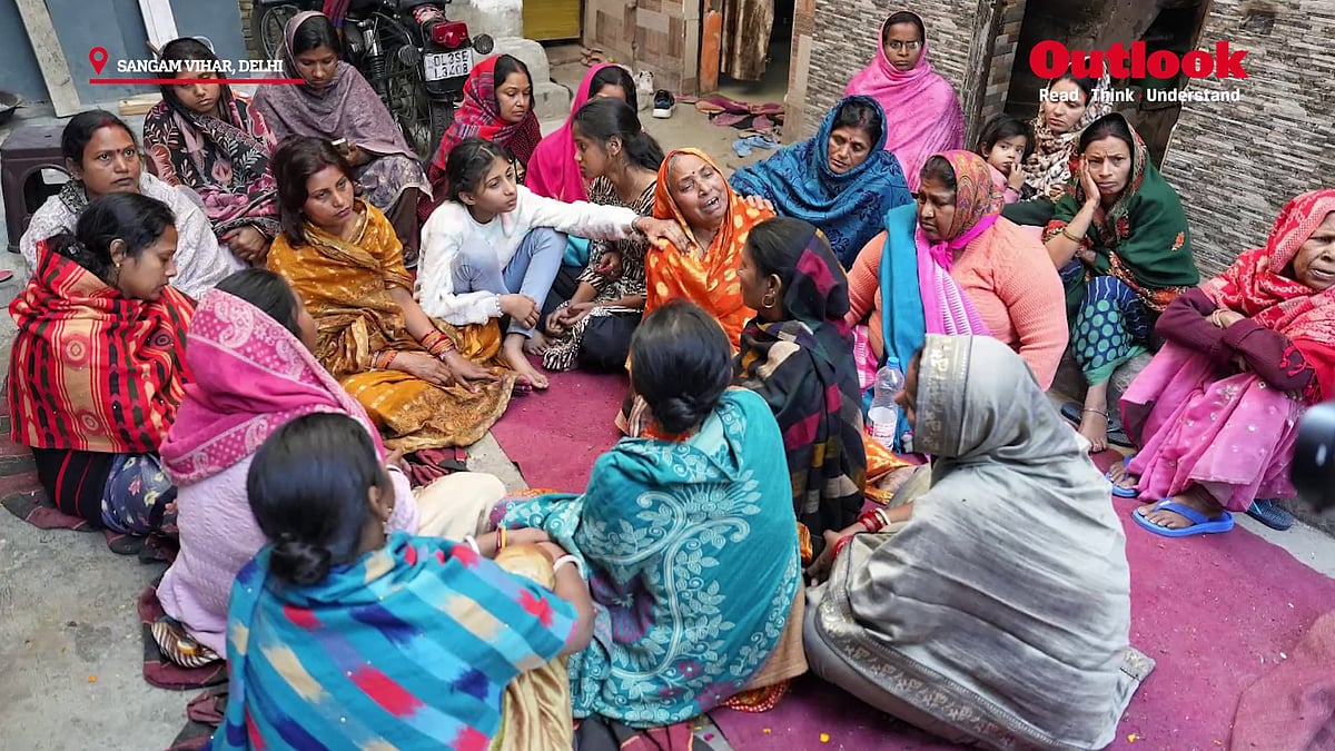 Watch | Outlook Reports from Outside the Cremation Centre as Families Mourn Stampede Victims