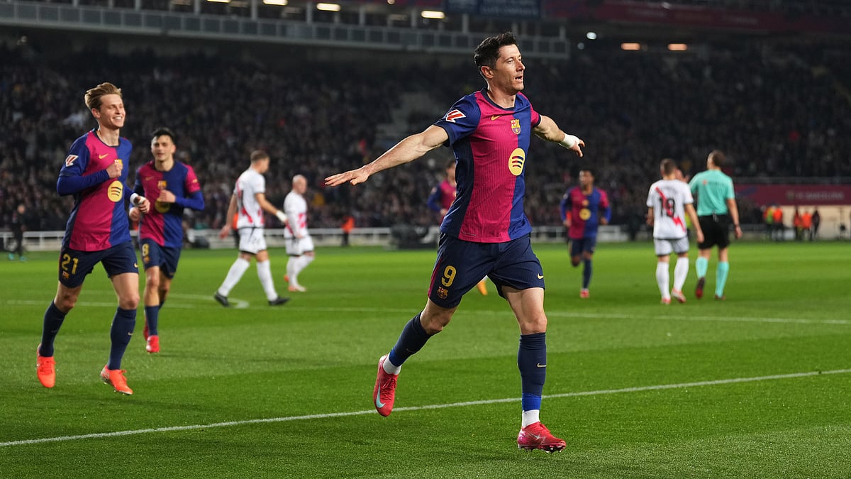 Robert Lewandowski celebrates his goal against Rayo Vallecano