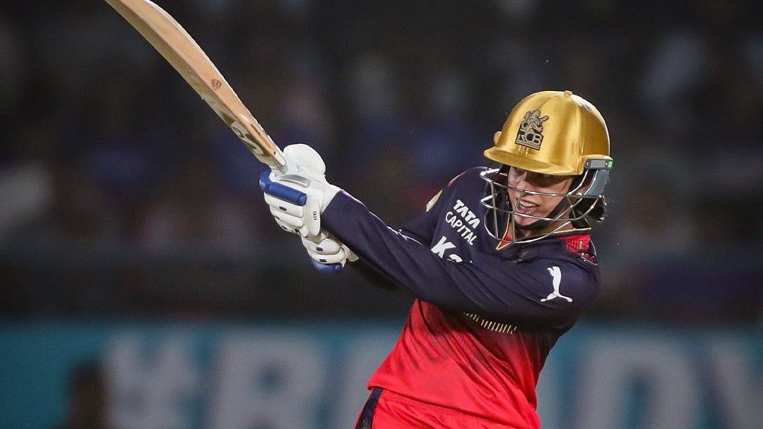 X/@RCBTweets : Smriti Mandhana is playing a shot against Delhi Capitals.