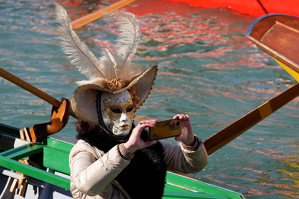 | Photo: AP/Antonio Calanni : 2025 Venice Carnival