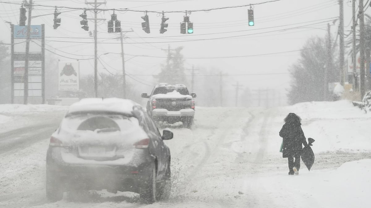 AP : (FILE) Snowfall in US.