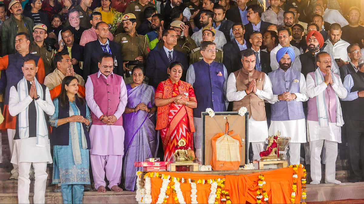 PTI : Newly sworn-in Delhi Chief Minister Rekha Gupta with BJP National Vice President Baijayant Jay Panda, state party President Virendra Sachdeva, Minister Parvesh Verma and others during Yamuna 'Aarti', at Vasudev Ghat in New Delhi, Thursday, Feb. 20, 2025