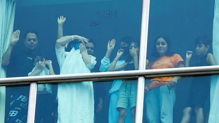 Deportees spotted from a hotel window in Panama City - | Photo: Getty Images