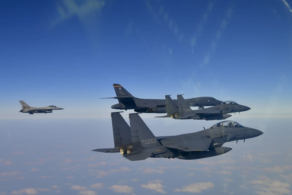AP : South Korean and US forces conduct drill involving B-1B Bomber