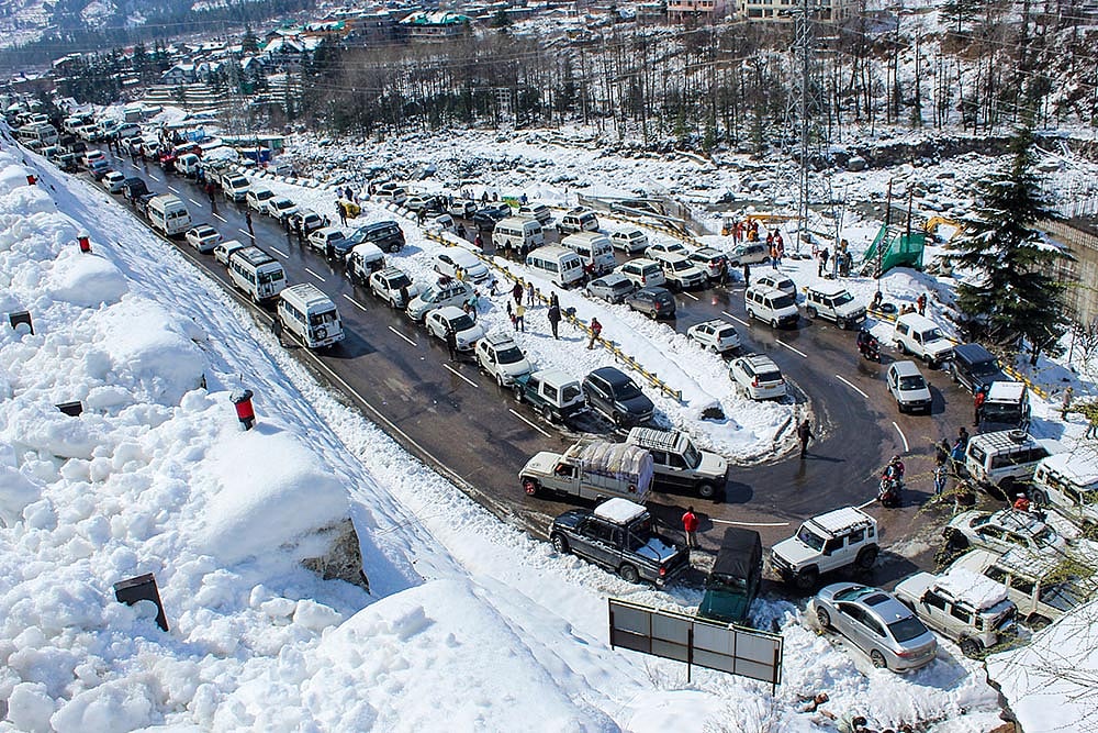 Snowfall in Manali