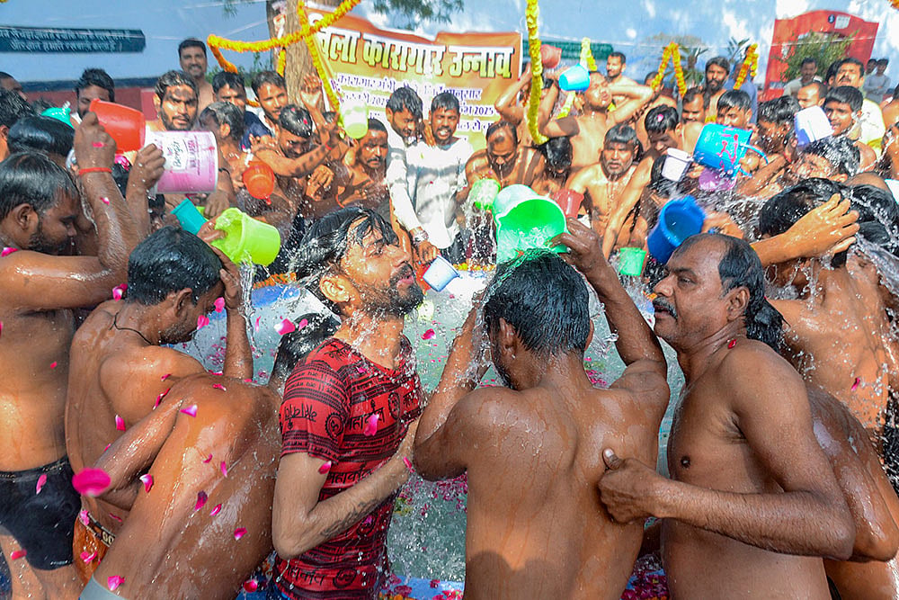 Mahakumbh: Inmates bathe in Sangams holy water