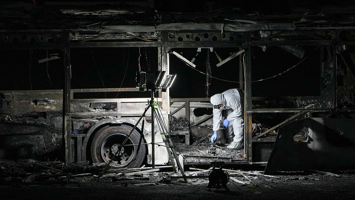 AP : Investigation underway after bus explosion in Central Israel