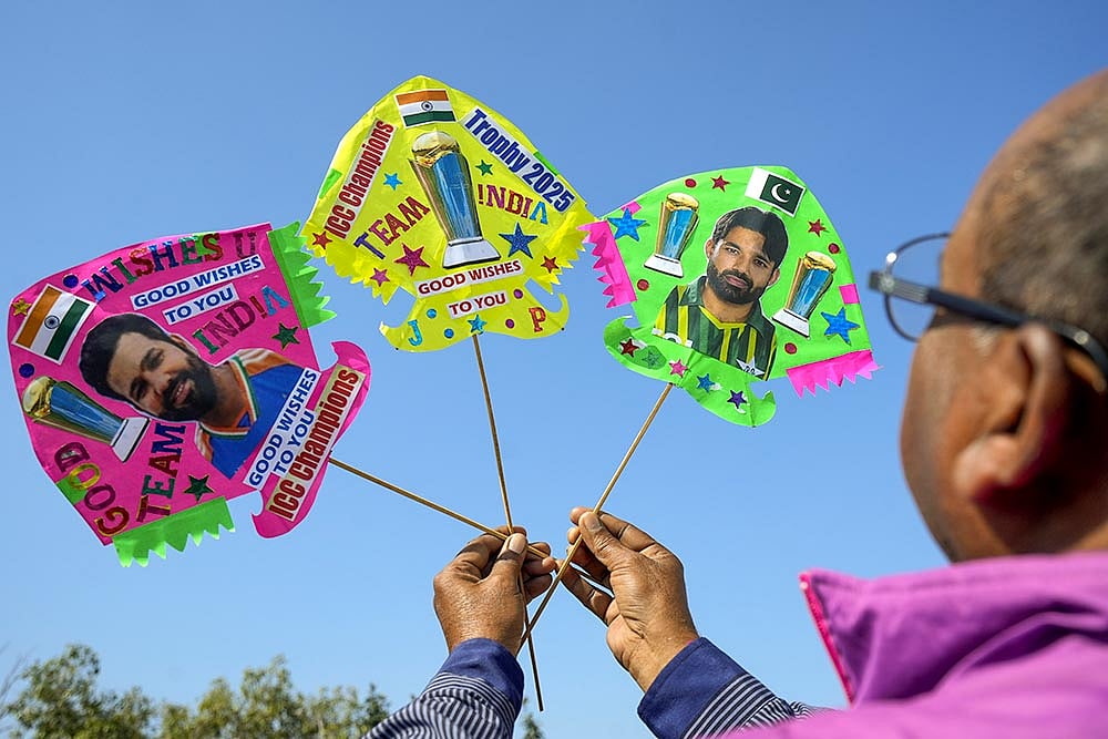 Kite maker designs kites, wishing Indias win