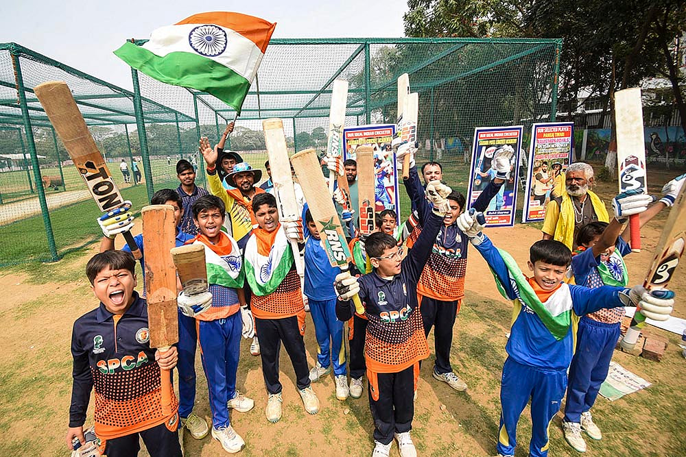 Cricket fans in Patna