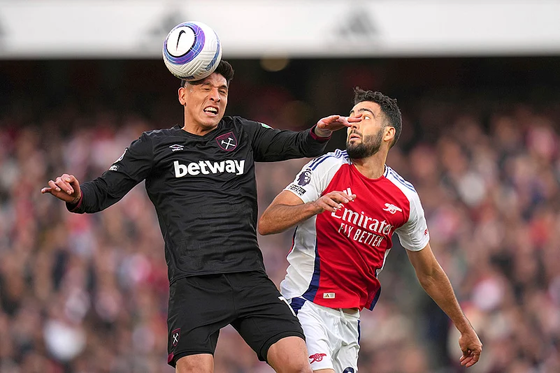 English premier league soccer 2024-25 Arsenal FC vs West Ham United: Edson Alvarez