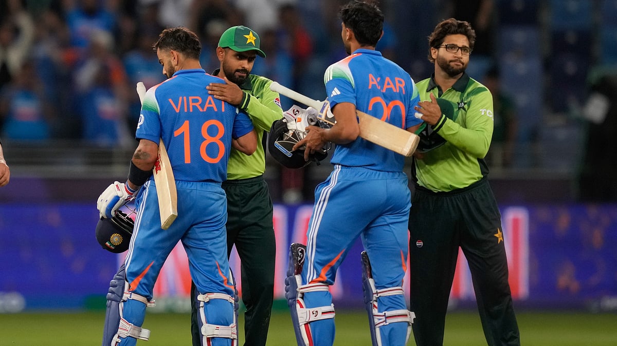  (AP Photo/Altaf Qadri)
 : Pakistan's Babar Azam, second left, and Imam-ul Haq, right, greets India's Virat Kohli, left, and Axar Patel, second right, after India won the ICC Champions Trophy cricket match against Pakistan at Dubai International Cricket Stadium, United Arab Emirates, Sunday, Feb. 23, 2025.

