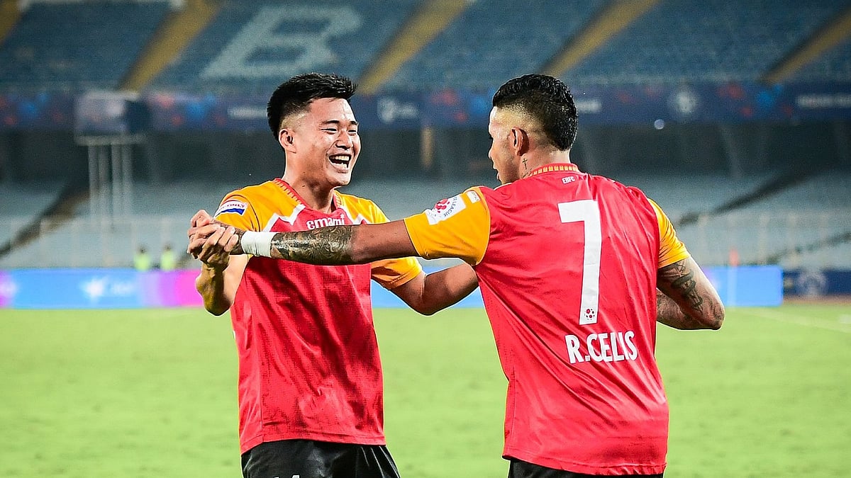 X/Eastbengal : East Bengal players celebrate.