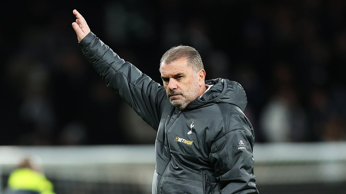 Ange Postecoglou acknowledges Tottenham's fans. - null