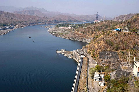 Prez Murmu visits Sardar Sarovar Dam
